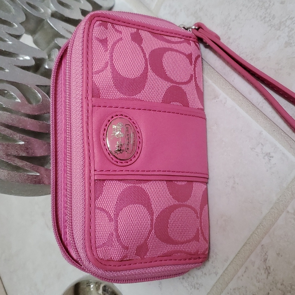 ππ COACH Pink Wrislet Wallet ππ - Picture 1 of 12